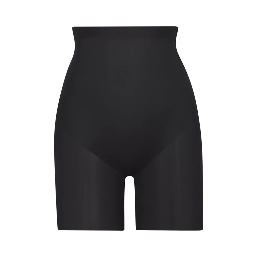 P175. NWT BARELY THERE LOW BACK SHORT